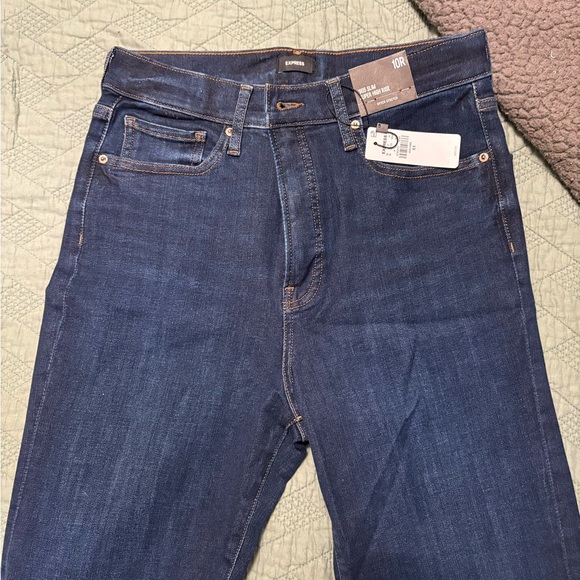NWT Express Super High-Waisted Dark Wash 90’s Slim Jeans - Picture 9 of 14